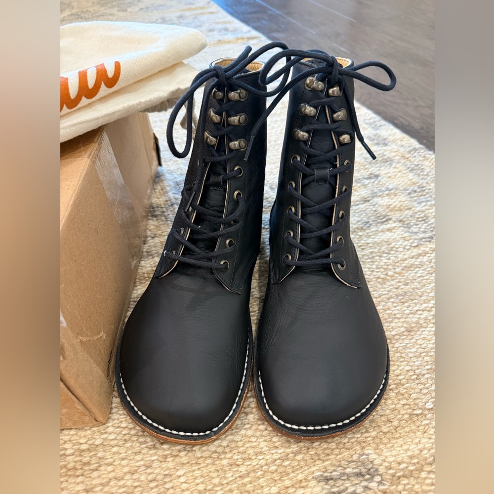 Origo Nomad Adventurer Black Leather Barefoot Lace Up Boot- Size 9/EU 39- NEW